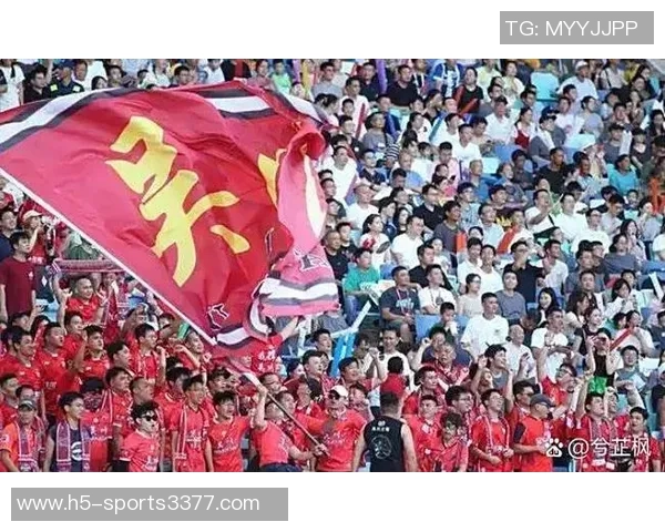 范志毅亲临嘉兴足球联赛开幕式为揭幕战激情开球助威